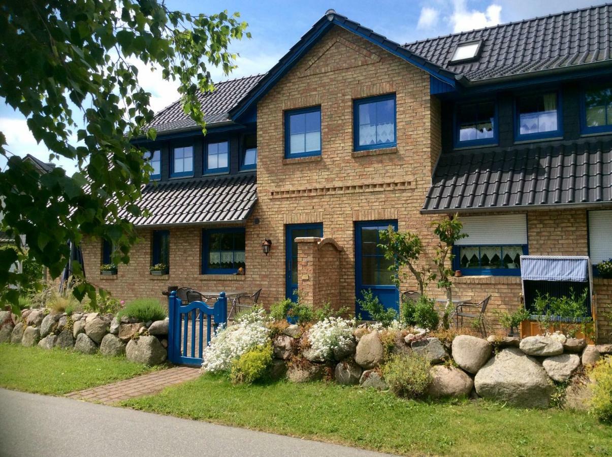Ferienwohnung "Alter Gutshof" Huehnergott Sellin  Exterior photo